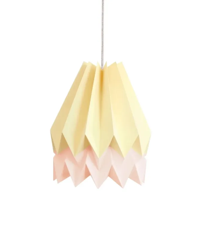 decoracion-japonesa-amarillo-rosa-luz-origami-papel-plegado-pastel-amarillo-rosa-decoracion-habitacion-nina-minimoi