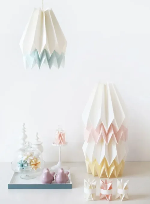origami-lampara-techo-papiroflexia-cable-blanco-textil-japonesa-geomterica-decoracion-habitacion-ninos-pantalla-blanca-moderna-minimoi